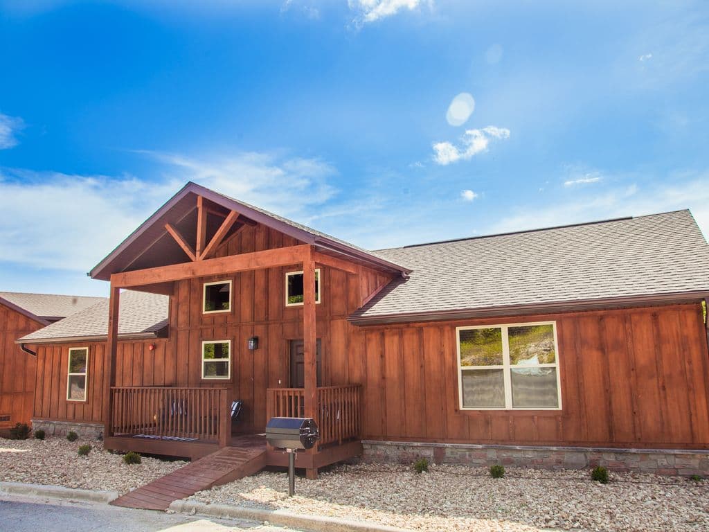 Your home away from home in Branson, MO!  No stairs to access the home.