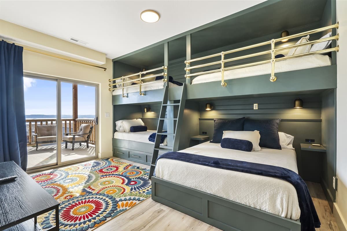 Entry level: Bunk room for all the kids! 1 queen and 3 twins.