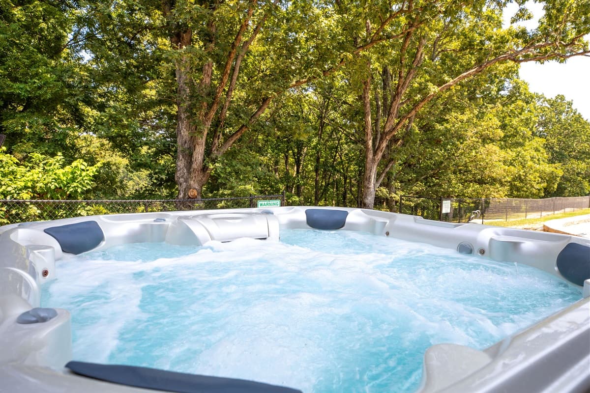 Relax in the hot tub by nature!