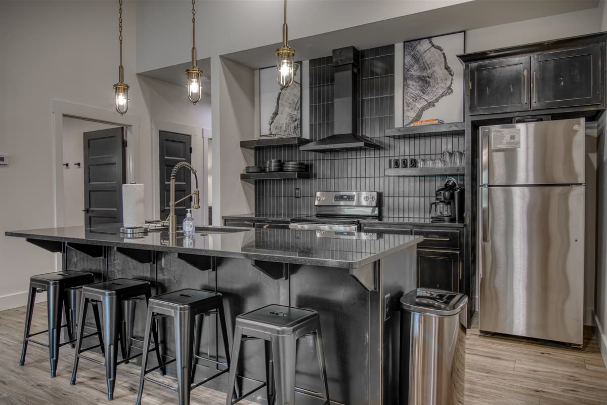 Beautiful kitchen!Fully stocked kitchen! Just bring the food!