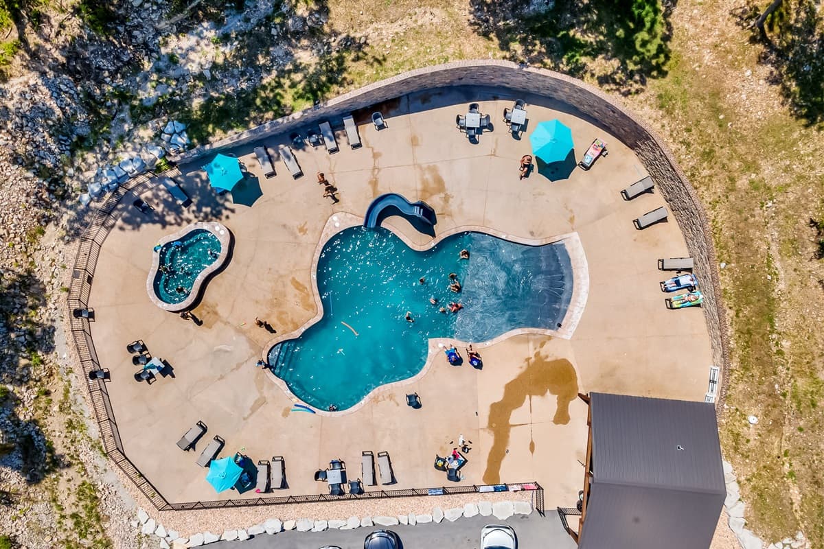 Table Rock Resorts pool and hot tub