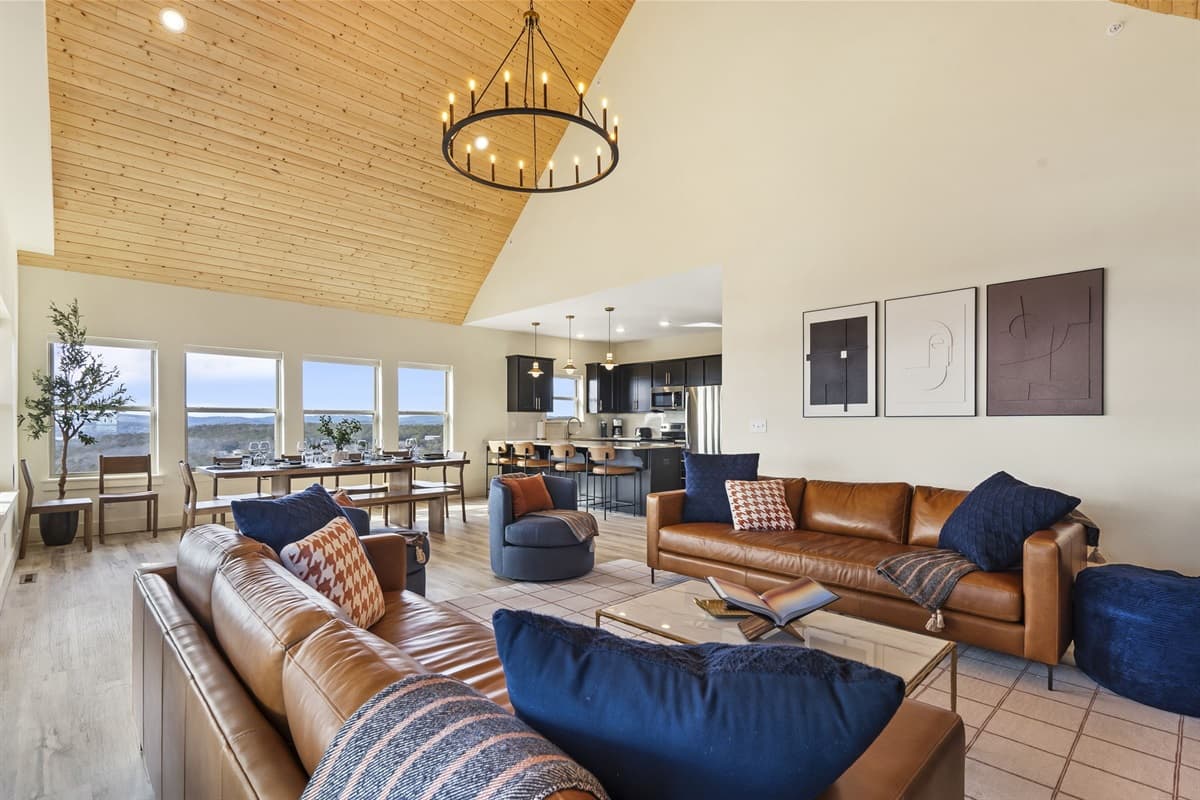 Upper level: Plenty of room to relax in the living room!