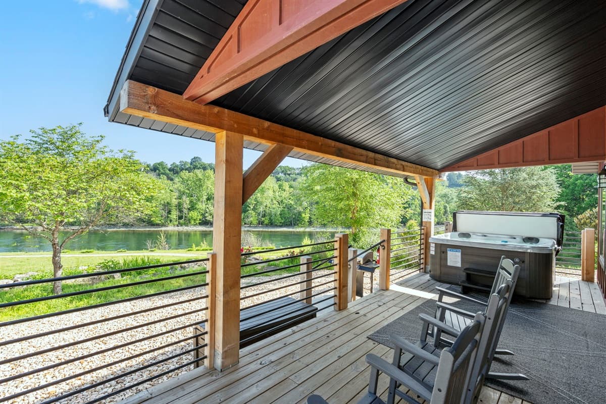 Soak in the tub with nature all around you!