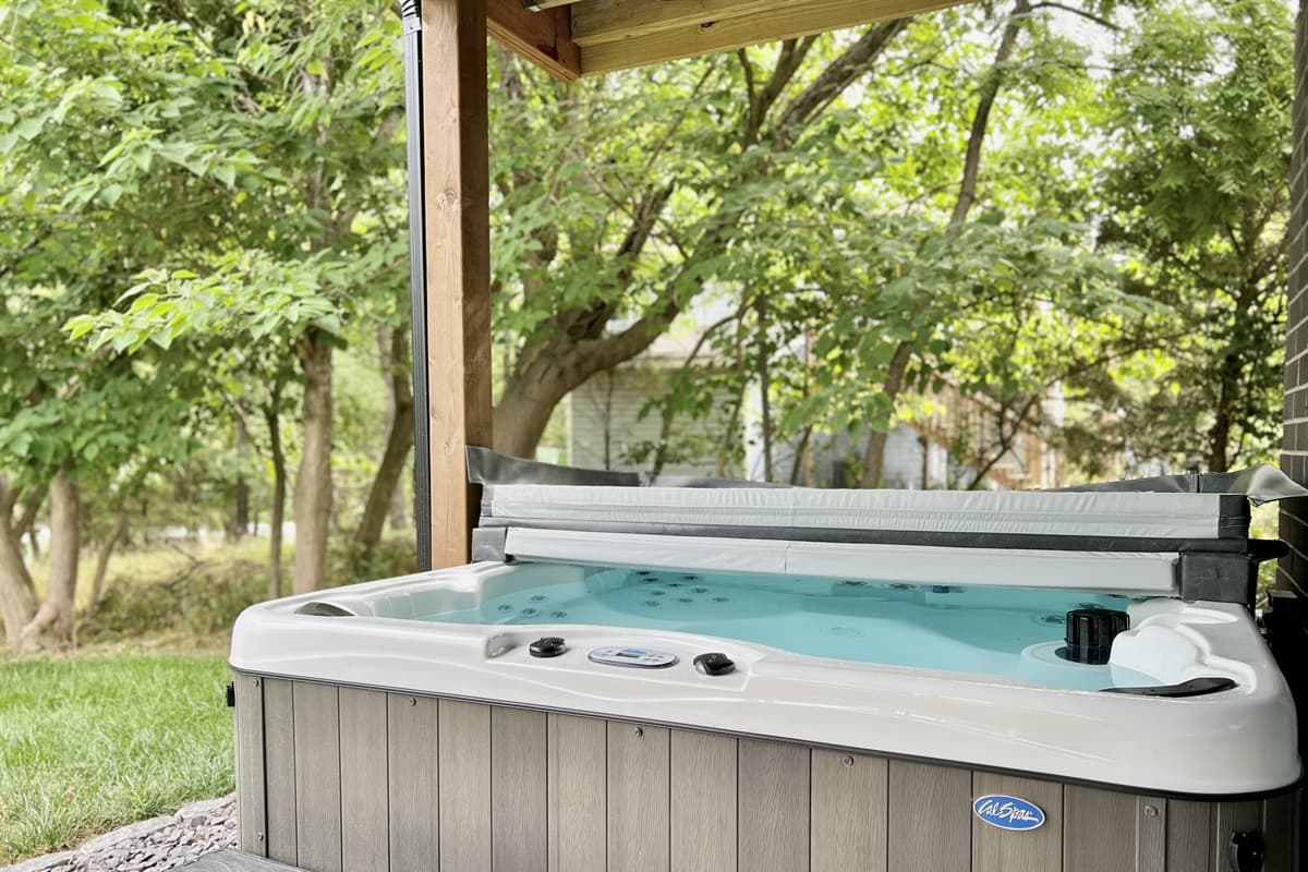 Hot tub with nature all around!