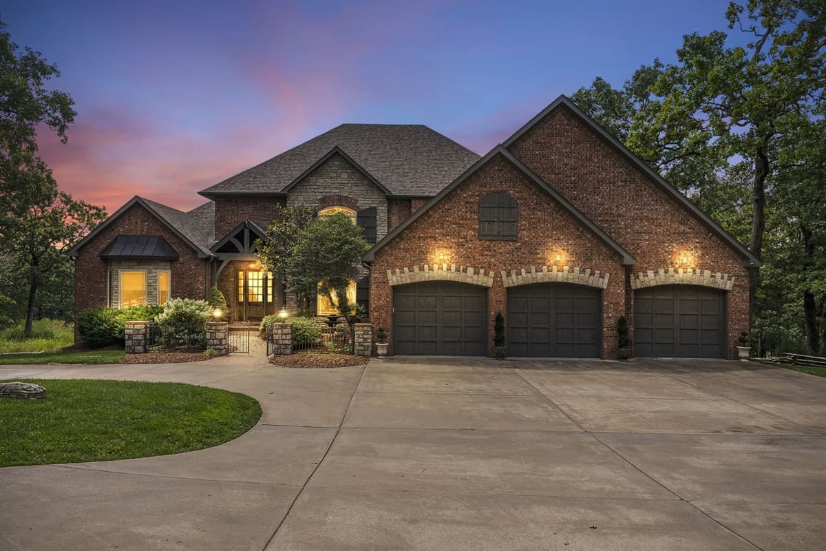 Welcome to Lap of Luxury Lodge!