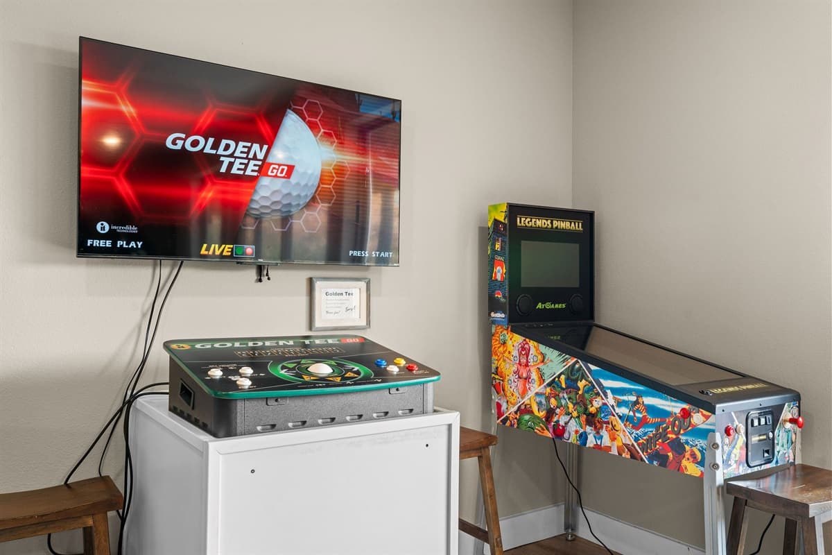 Golden Tee and mini pinball arcade machine!