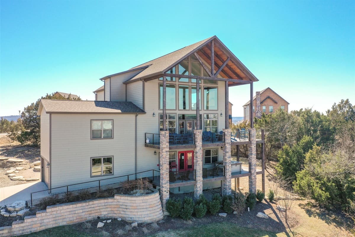 Klassic Lodge: Where 22 guests stay together comfortably—with elevator access to every floor