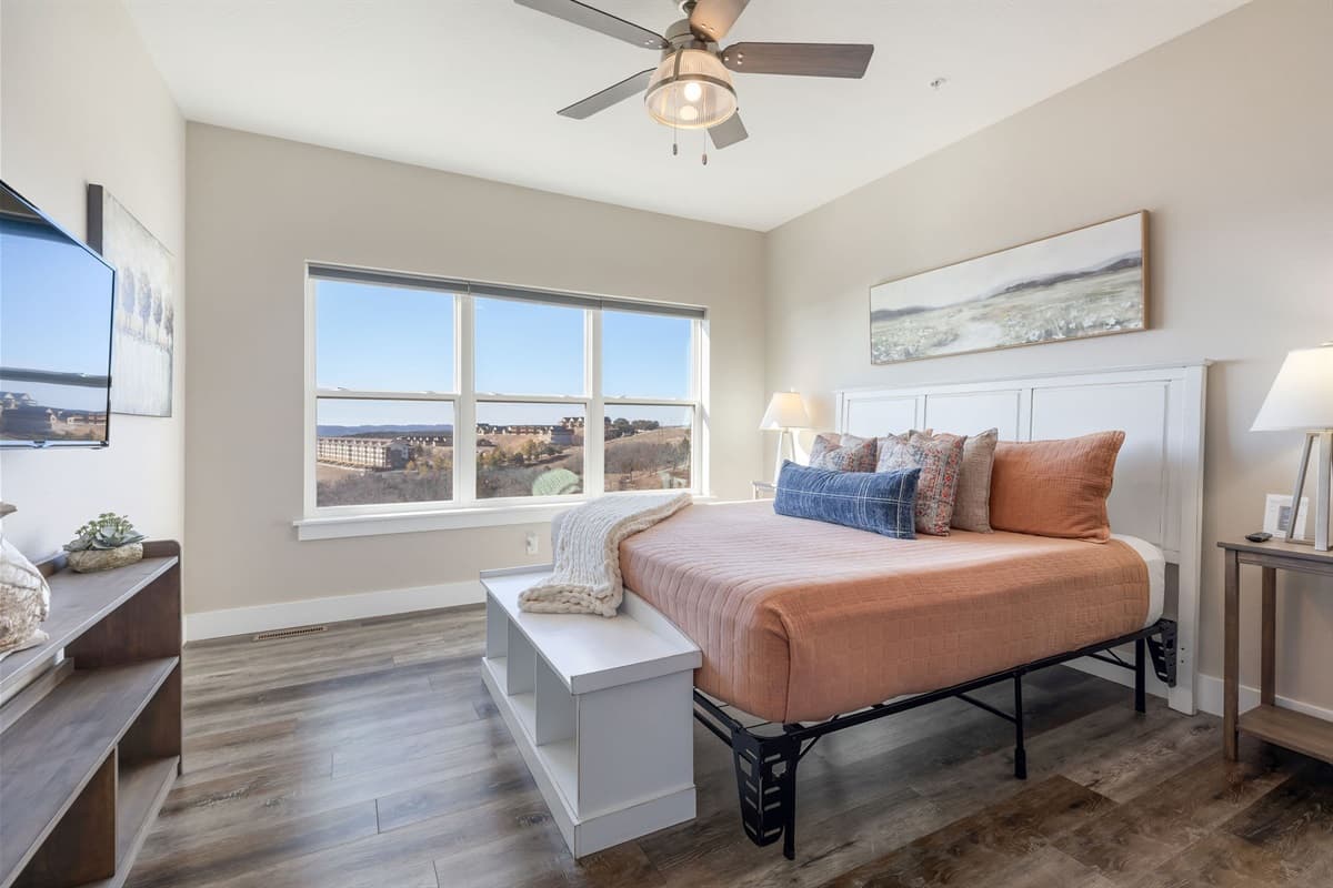 Main level King bedroom w/ ensuite