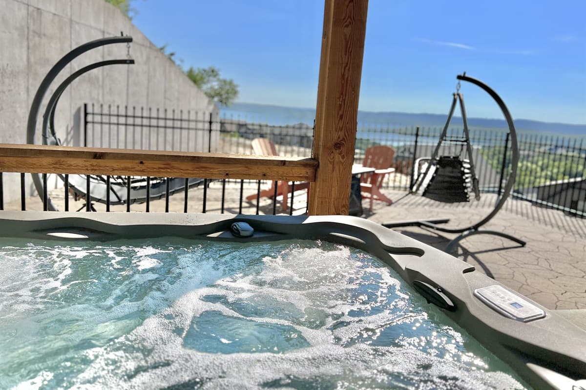 Hot tub with a view of Table Rock Lake!