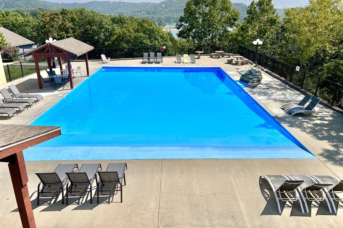 Large Community pool